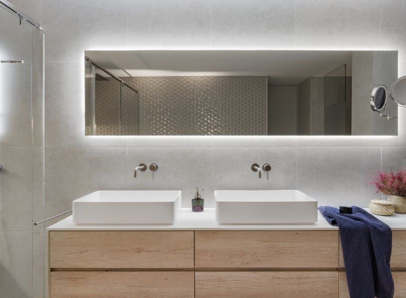 Espejos de pared iluminados con LED: ¿cómo hacerlos?